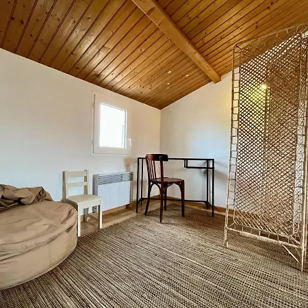 Holiday home Maison Renovee Avec Mezzanine, Jardin, A 750m De La De La Remigeasse, 4 Couchages, Wifi Inclus - Fr-1-246a-217